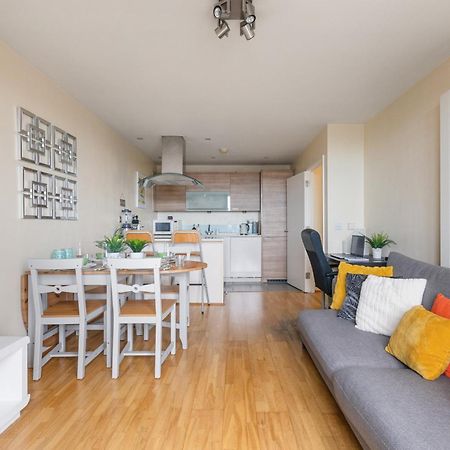 לונדון Stratford Skyview Apartment מראה חיצוני תמונה
