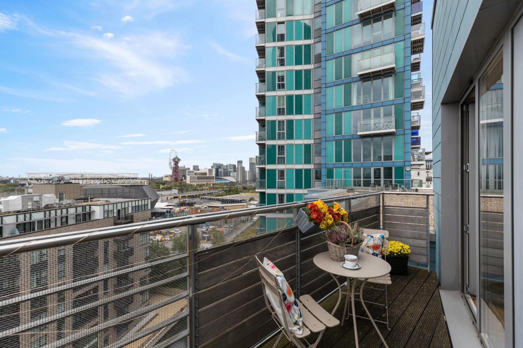 לונדון Stratford Skyview Apartment מראה חיצוני תמונה